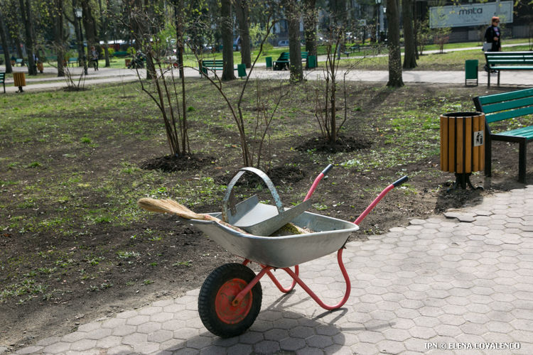 В Кишиневе началась весенняя уборка.