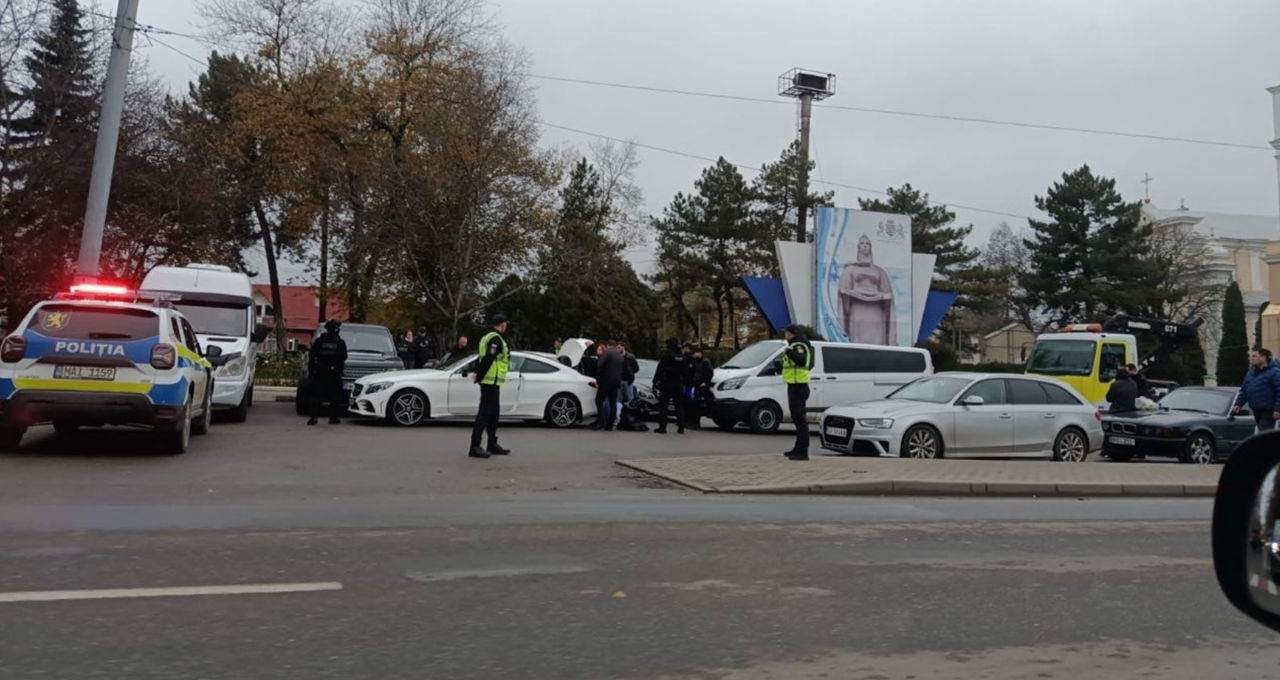 Правоохранители провели спецоперацию в центре Бельц в рамках дела о вымогательстве.