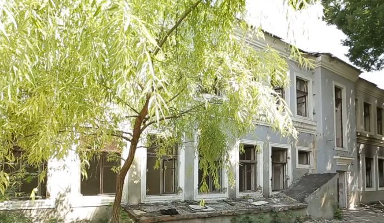 В Тирасполе сгорела бывшая станция юных туристов.