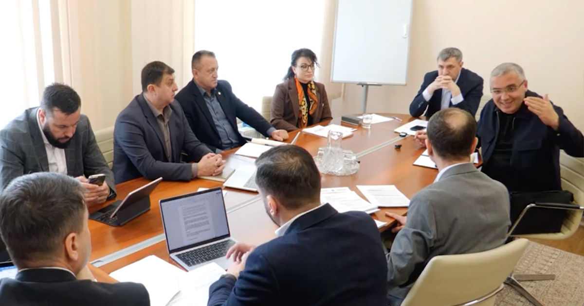 În Parlament s-a propus deconectarea microfoanelor pentru discursuri ținute în alte limbi decât româna.