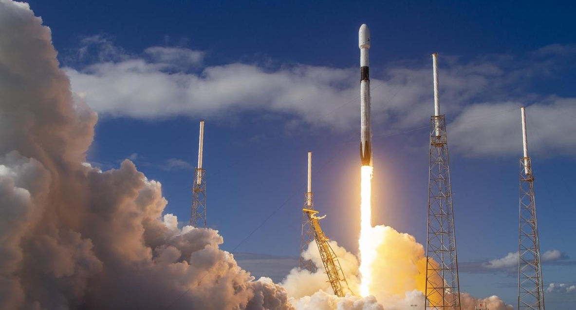 SpaceX a lansat satelitul Starlink cu numărul 10.000.