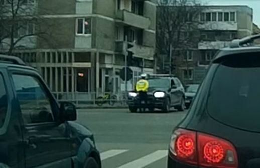 Șoferul unui BMW nu a vrut să asculte instrucțiunile unui polițist. 