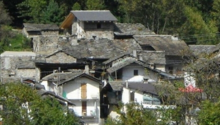 Borgo Alpino, un sat situat la 50 de kilometri de orașul Torino, a fost scos la licitație pe platforma e-bay.