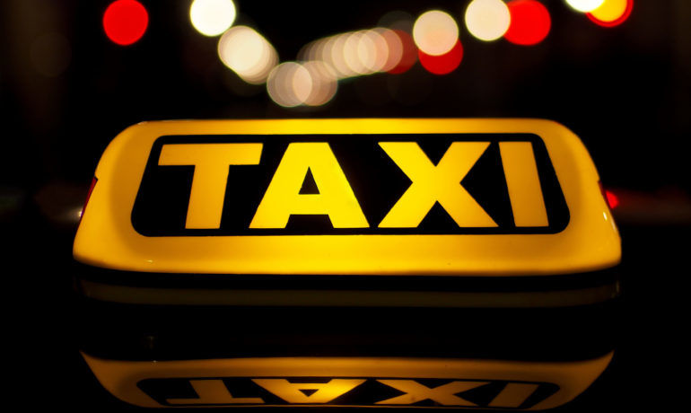 Taximetriștii ar putea avea posibilitatea să facă curse peste hotare fără restricții. 