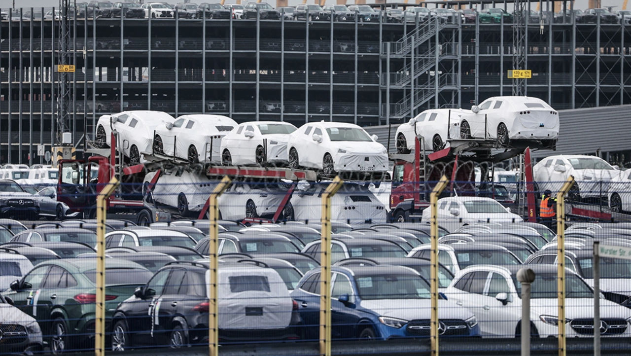 Автопроизводители в ЕС понесли убытки более €8 млрд из-за пошлин Трампа.
