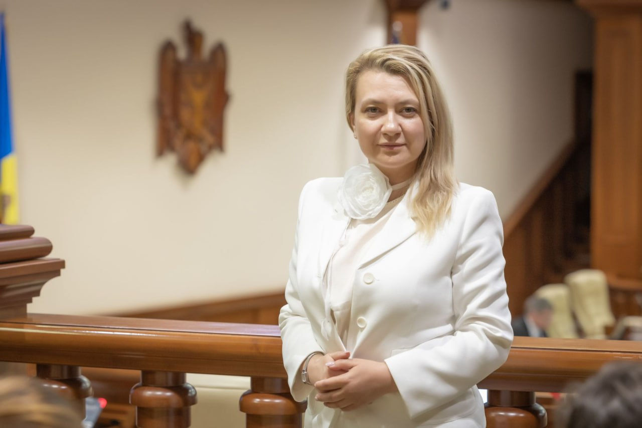 Парламент одобрил отставку депутата Марианны Лукрецяну.