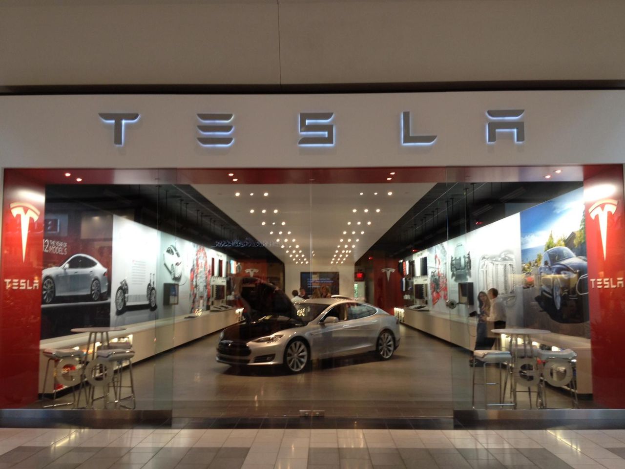 В Tesla назвали причину очередного ДТП с участием своего автомобиля.