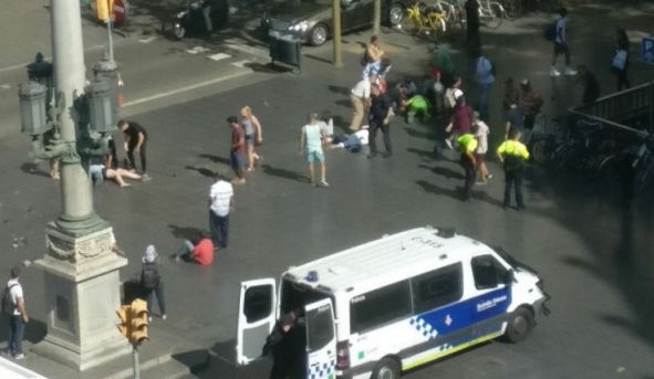 ISIS a revendicat atacul din Barcelona unde au murit 13 persoane, iar peste 100, rănite. Foto: romanialibera.ro.