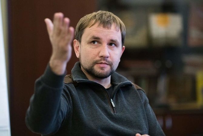 Главного украинского декоммунизатора уволили.