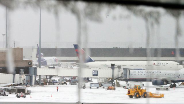 Воздушное сообщение практически полностью ограничивается.