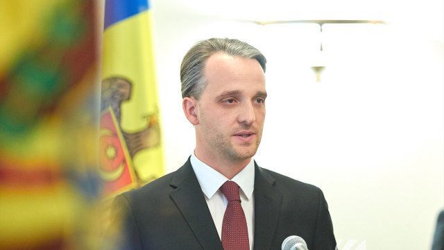 Министр обороны Еуджен Стурза находится с рабочим визитом в Румынии по приглашению коллеги Михая Фифора. Фото: Radio Chisinau.