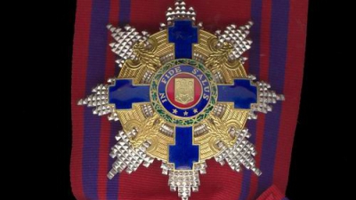 Румынский президент наградил медалью "За верную службу" и замдиректора тираспольского лицея Раису Пэдурян.