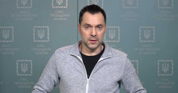 Арестович: Жителям Запада и Центра Украины нужно возвращаться к нормальной жизни.