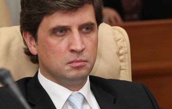 Bodiu nu a raspuns astazi la telefon, insa Ministerul Transportului, care executa lucrarile, sustine ca acesta face parte din proiectul de reconstructie a drumului si este perfect legal.