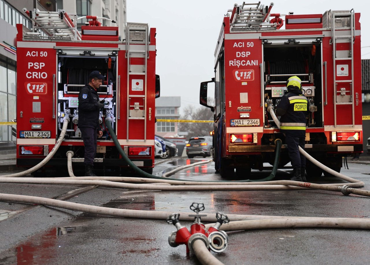 Incendiu într-un cămin din Capitală: O persoană a murit, iar 27 de locatari au fost evacuați.