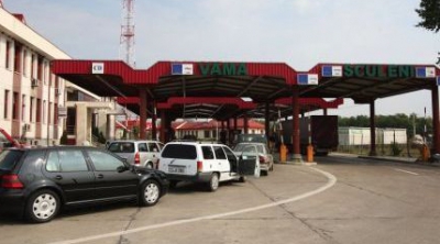 Un moldovean, în vârstă de 31 de ani, a fost reţinut de vameşi. Acesta avea asupra sa un pistol fără acte.