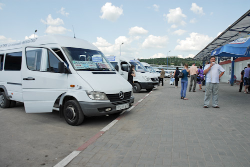 Cursele de autobuze sezoniere spre litoralul din Ucraina, atît de solicitate în anii precedenți, acum au fost închise.