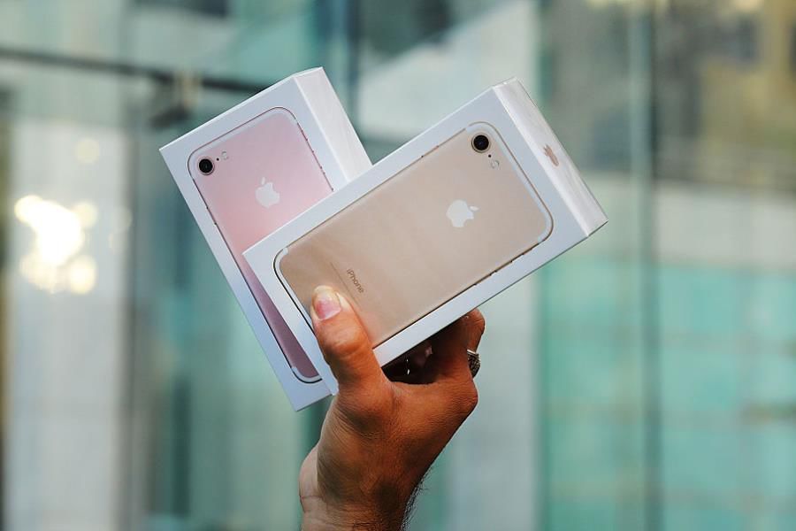 iPhone 8 este comparat cu iPhone 7 pornind de la o simplă carcasă. 