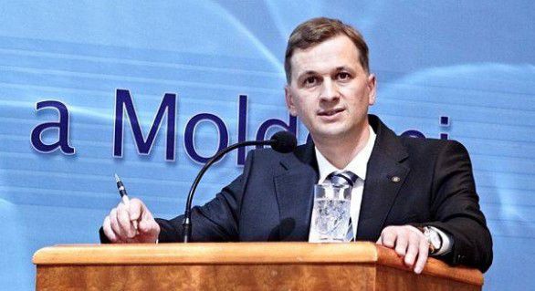 Dorin Drăguțanu și-a dat demisia la mijlocul lunii septembrie 2015, cu câteva zile înainte de o vizită de lucru a FMI.