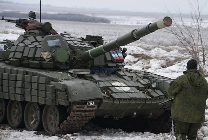 Захарченко призвал украинских военных сдать оружие в обмен на обещание сохранить им жизнь.