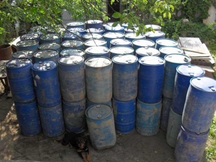 Recent oamenii legii au depistat 9600 litri de lichid transparent, cu miros specific de alcool etilic. Foto: igp.gov.md