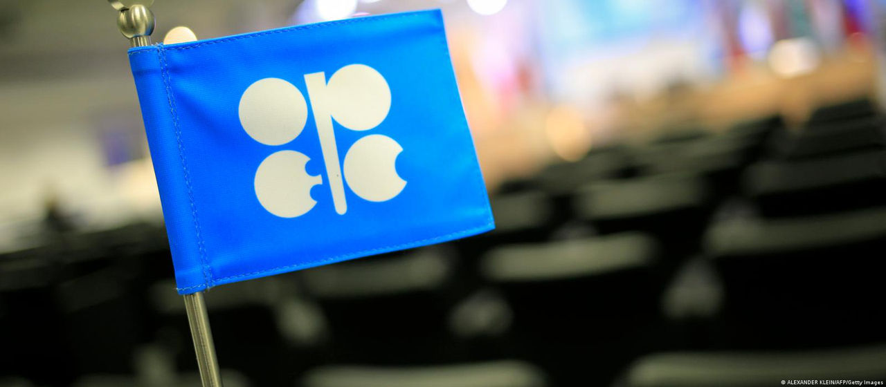 Страны ОПЕК+ сохранили ограничения на добычу нефти.