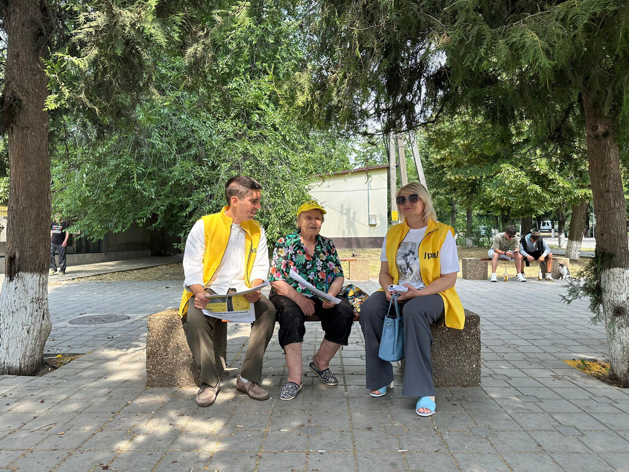 Popșoi: Mă amuză când oamenii sunt uimiți să vadă un ministru împărțind pliante.