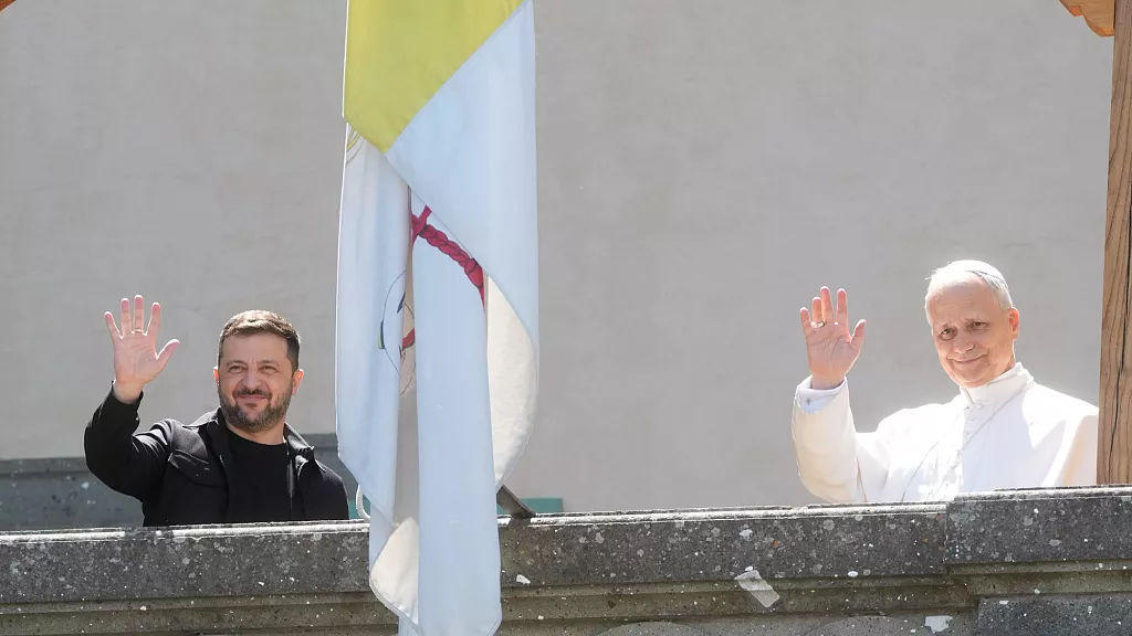 Zelenski și Papa propun Vaticanul ca loc pentru desfășurarea negocierilor de pace privind Ucraina.