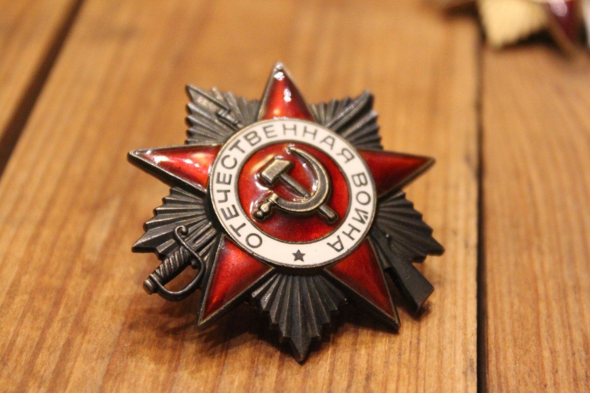 Роскомнадзор требует от eBay остановить торговлю орденами ВОВ