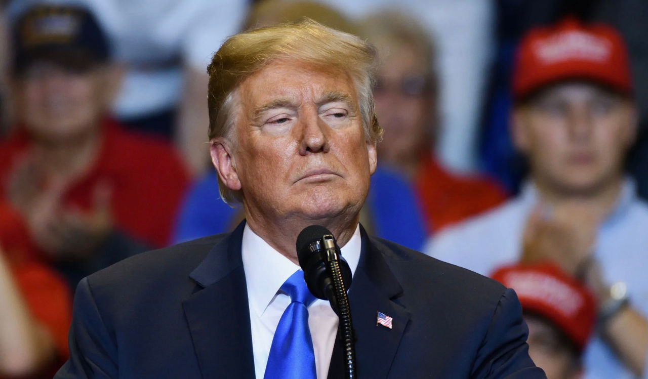 Трамп прокомментировал критику Маска в свой адрес.