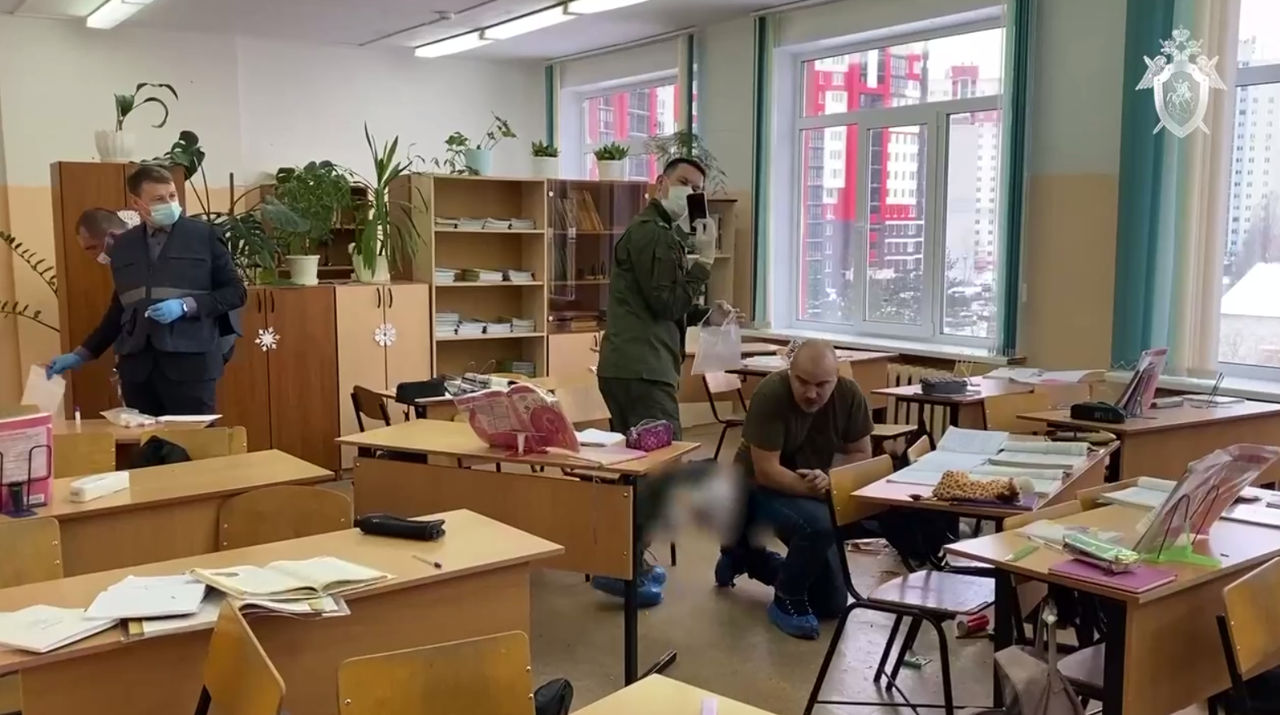 В Брянске арестовали директора ЧОП по делу о стрельбе в гимназии.