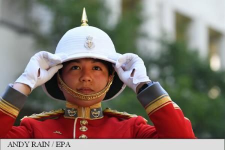 Megan Couto a devenit prima femeie care comandă Garda Reginei de la Buckingham Palace. Foto: agerpres.ro