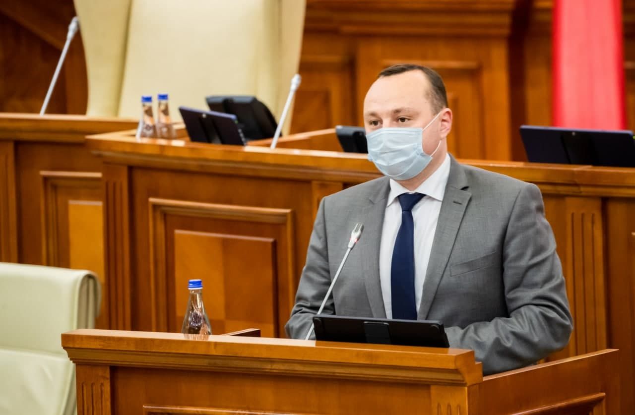 Батрынча о правительстве: Никакой конкретики, только овации, как на XX съезде КПСС.