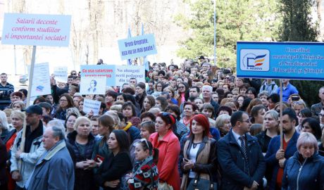 Profesorii au renunţat la greva pe care au anunţat-o pentru astăzi. Foto: sindicate.md
