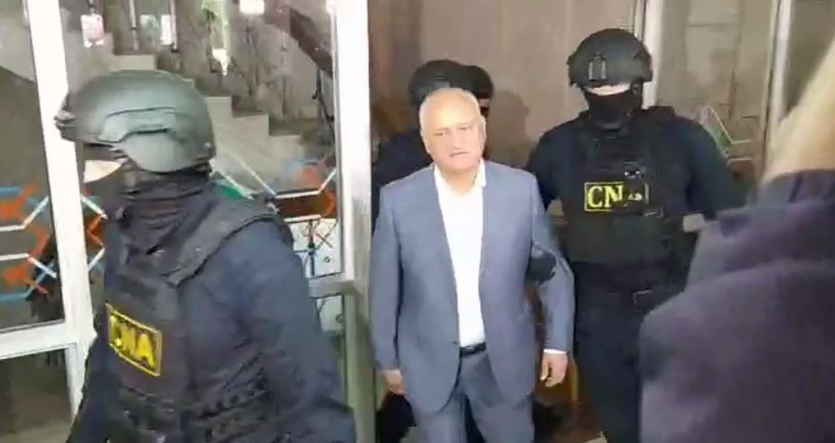 Игоря Додона доставили в суд.