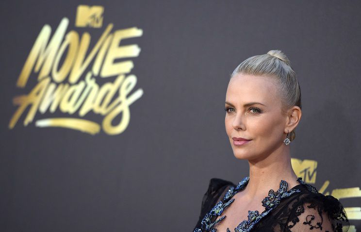 Шарлиз Терон завоевала награду MTV за роль в фильме "Безумный Макс: Дорога ярости".