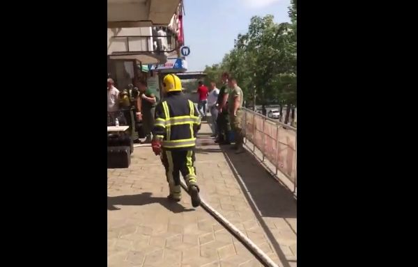 Un local de fast-food din sectorul Botanica al Capitalei, cuprins de flăcări.