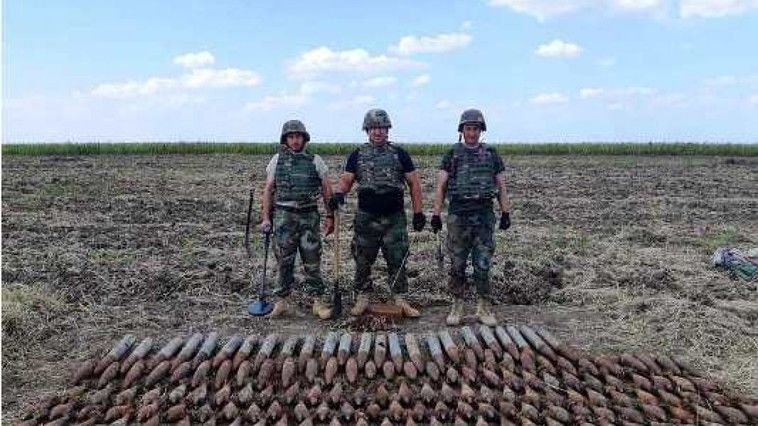 Минобороны призывает не трогать оставшиеся в земле боеприпасы.