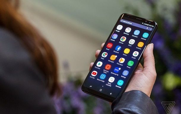 Виртуальный помощник Galaxy S8 понимает лишь два языка.