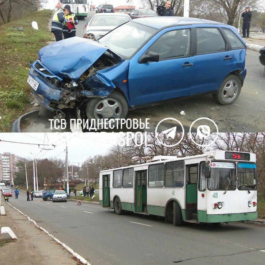 Крупная авария в Бендерах: столкнулись три автомобиля и троллейбус.