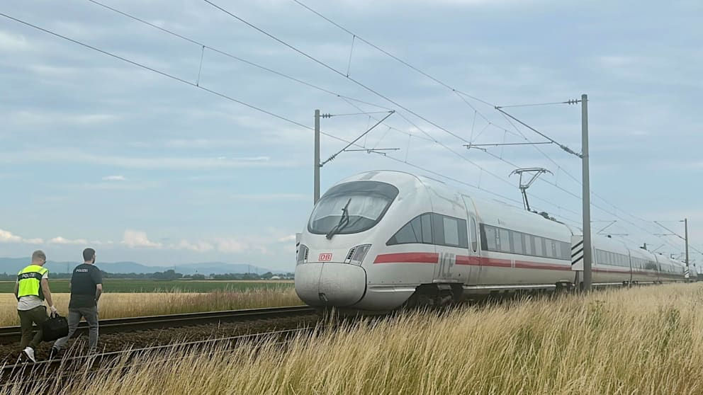 Un bărbat a atacat cu toporul pasagerii unui tren din Germania.