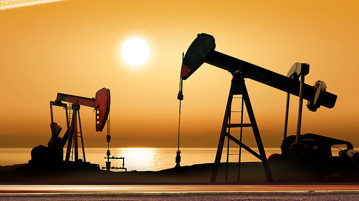 Нефть дорожает на сообщениях о переговорах с РФ.