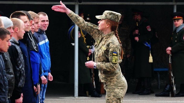 На Украине отказались от срочного призыва в армию 18 и 19-летних.