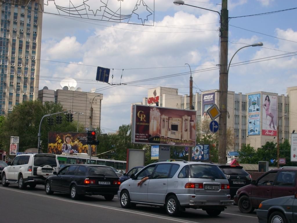 Info Trafic 08:00: Câteva străzi, închise. Unde se circulă greu