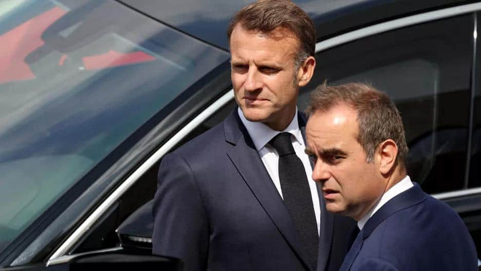 Macron i-a dat premierului demisionar două zile pentru a stabiliza țara.