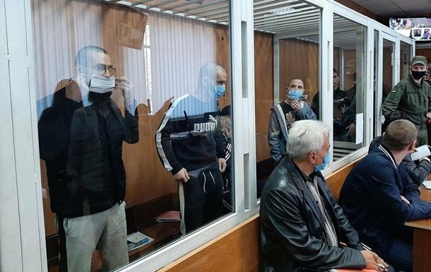 В Одессе на суде семь заключенных вскрыли вены.