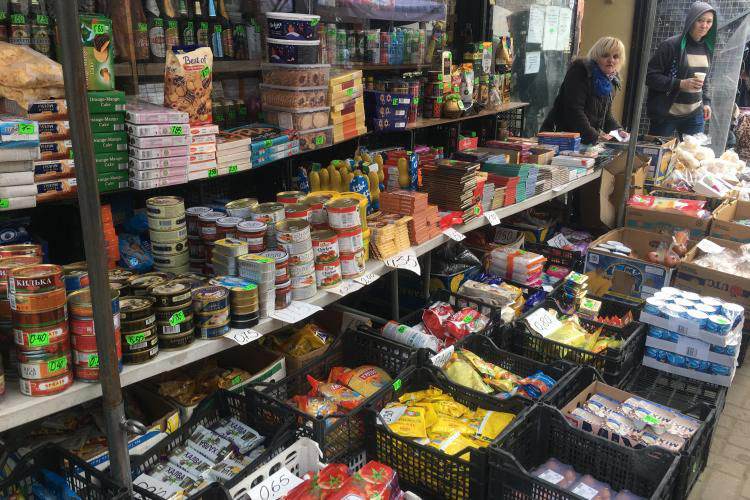 Магазины смогут жертвовать продукты с истекающим сроком годности.