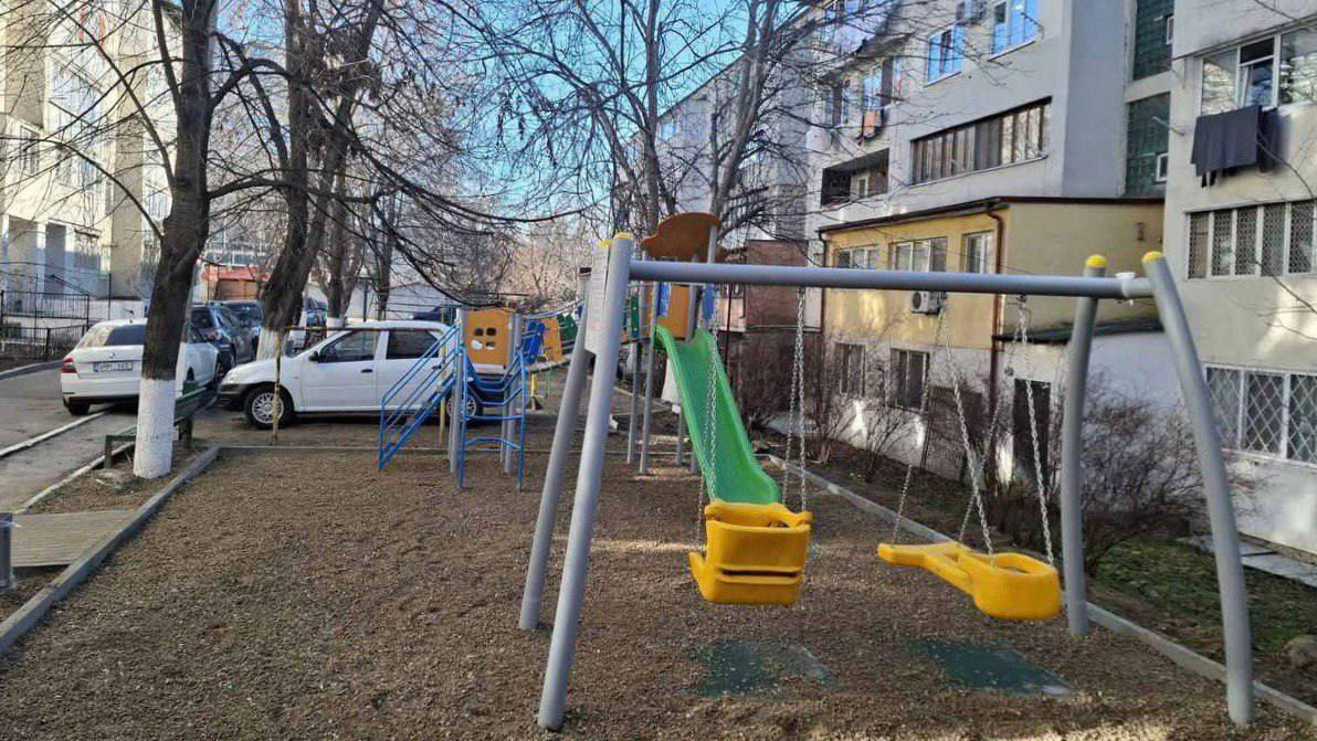 За год в столице были обустроены 120 детских площадок.