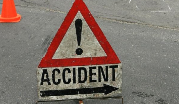 Doi cetateni moldoveni au fost raniti noaptea trecuta intr-un accident produs in apropiere de Iasi.