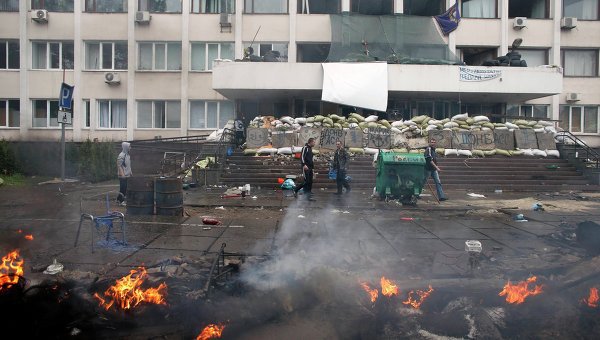 На Украине нарушаются права на жизнь, то есть совершаются массовые убийства мирных жителей.
